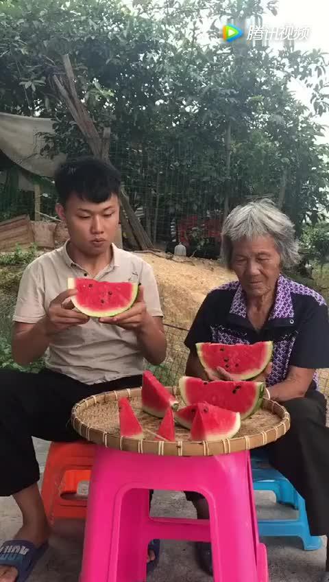 娱乐吃瓜老奶奶,跟随吃瓜老奶奶探寻明星幕后故事